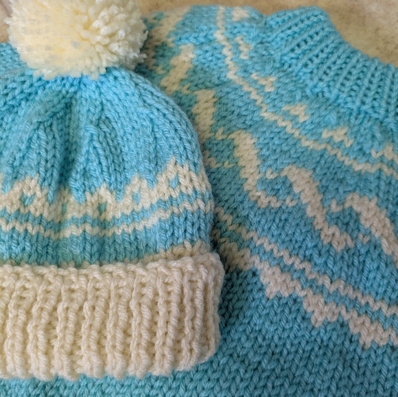 Child's Fair Isle Crewneck Pullover With Matching Toque - Acrylic - New - Picture 5 of 8